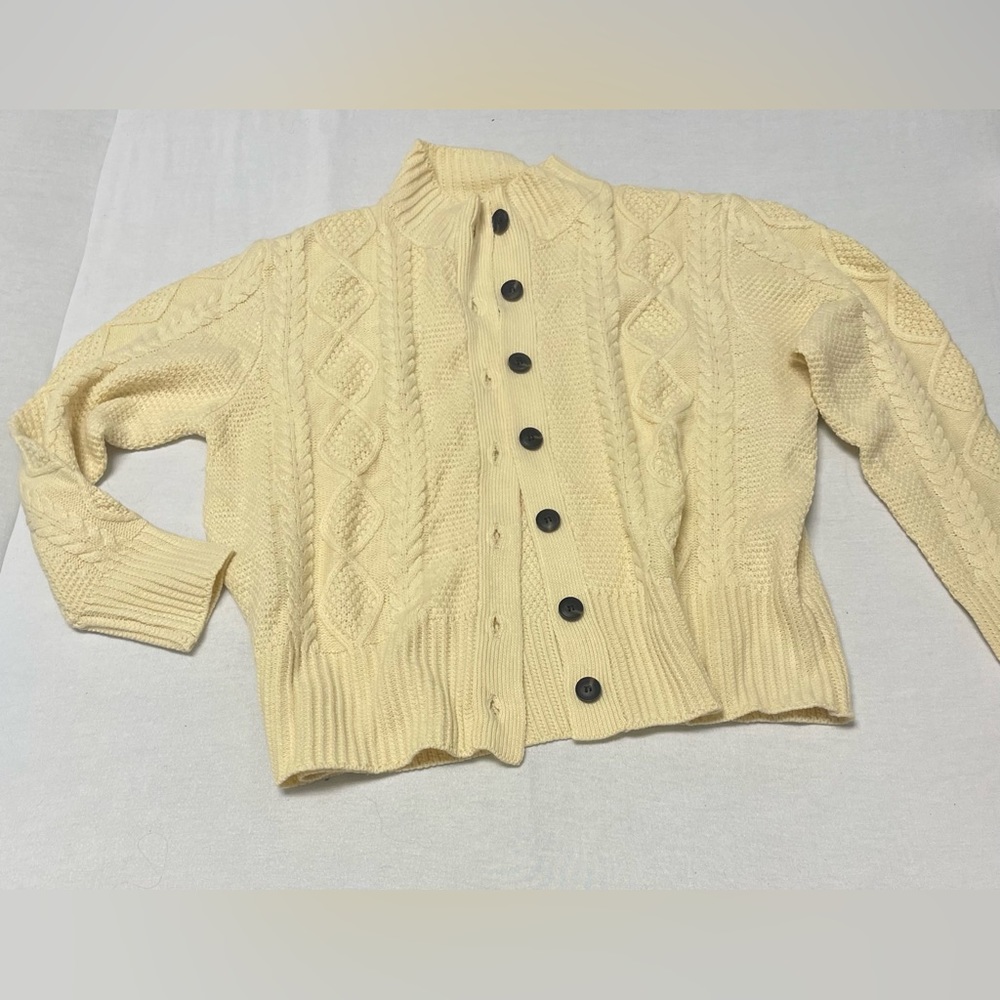 Temu cotton/nylon cream Aran style sweater size xl with tortoise shell buttons.